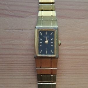 Vtg. Dainty Citizen Quartz Black face Gold Tone Watch
